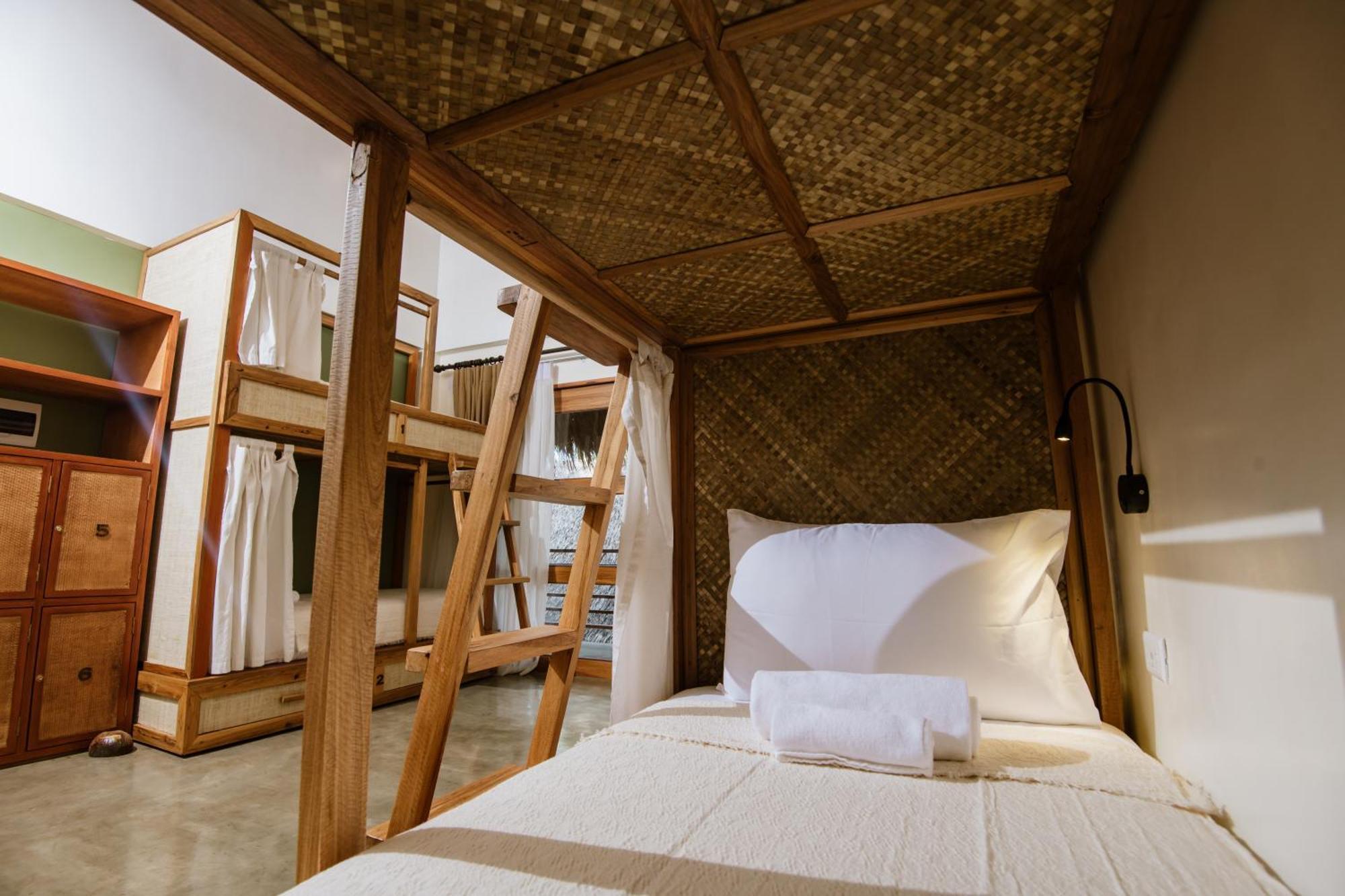 Las Palmas Villas And Casitas Siargao 제너럴 루나 객실 사진